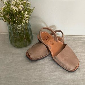 Pons leather dangles, gently used, size 8